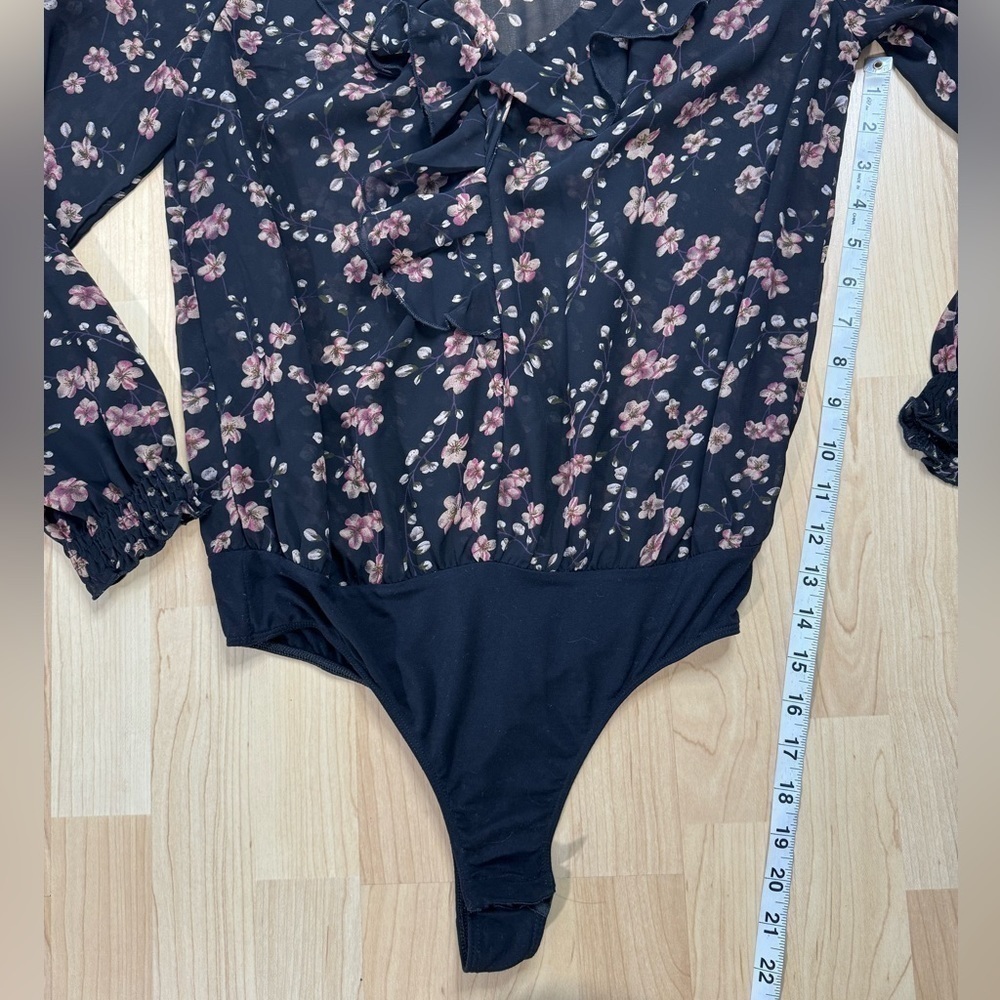 NWT Cupshe Floral Sheer Ruffle V Neck Bodysuit Small - Picture 4 of 9